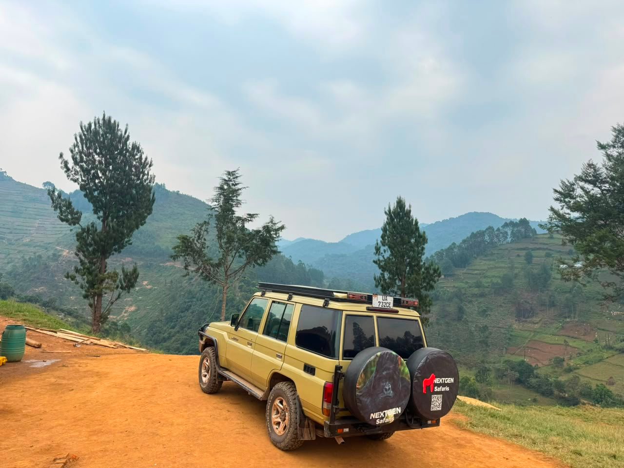4x4 Safari Vehicle for Volcanoes National Park