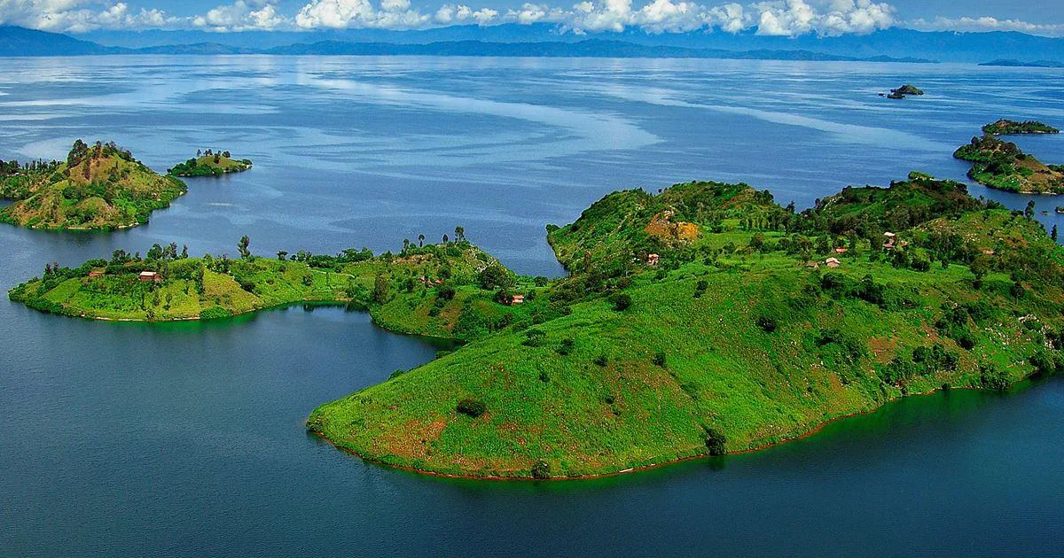 Gorilla Trekking in Rwanda with Lake Kivu relaxing Rwanda safari